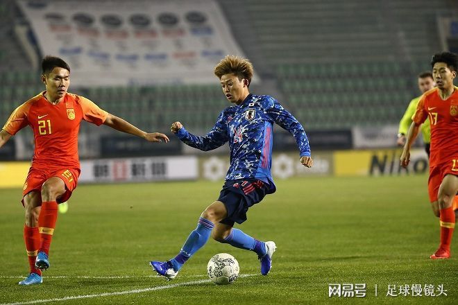 足球日本vs中国视频直播，一场值得熬夜的比赛，我帮你把观看指南捋清楚