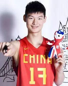 王哲林在CBA的薪资水平