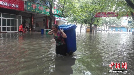 大连暴雨，街道积水成河，城市如何应对