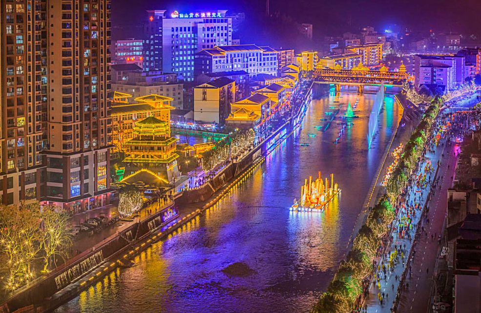 海丰 vs 连平夜景直播视频，深夜两点，我同时打开两个直播间，发现了一个秘密